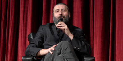 Mesut Süre İle İlişki Testi tiyatro sahneleri 