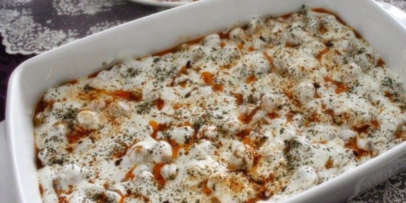 Adana'nın ana yemeklerinden; Sarımsaklı Fıstık Köfte