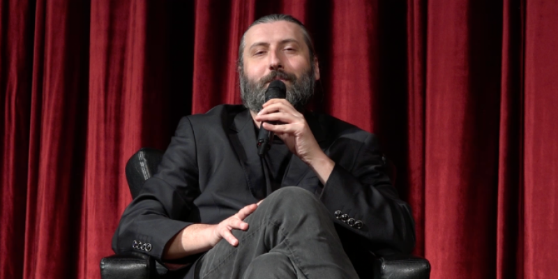 Mesut Süre İle İlişki Testi tiyatro sahneleri 