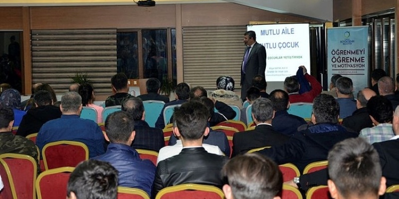 ‘Mutlu Aile Mutlu Çocuk’ Konferansında Duygulu Anlar