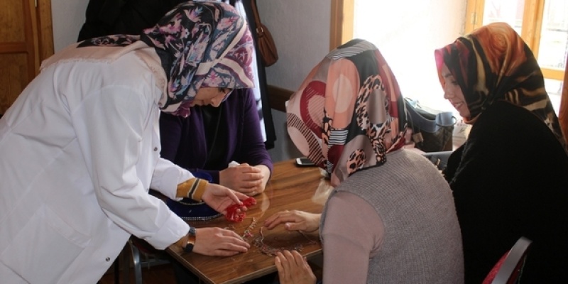 Takı kursu ev hanımlarına iş imkanı sağlıyor